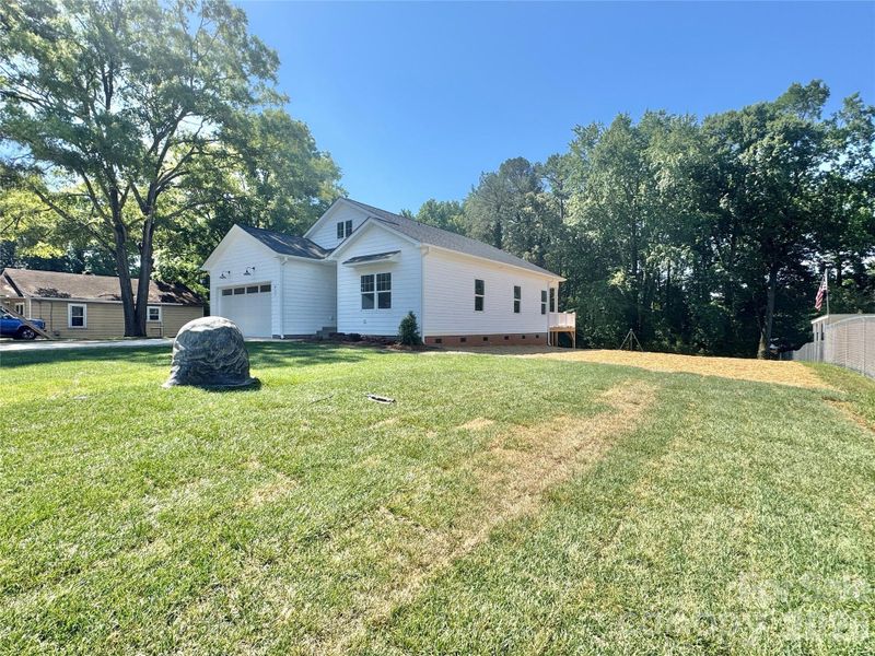 Large side yard