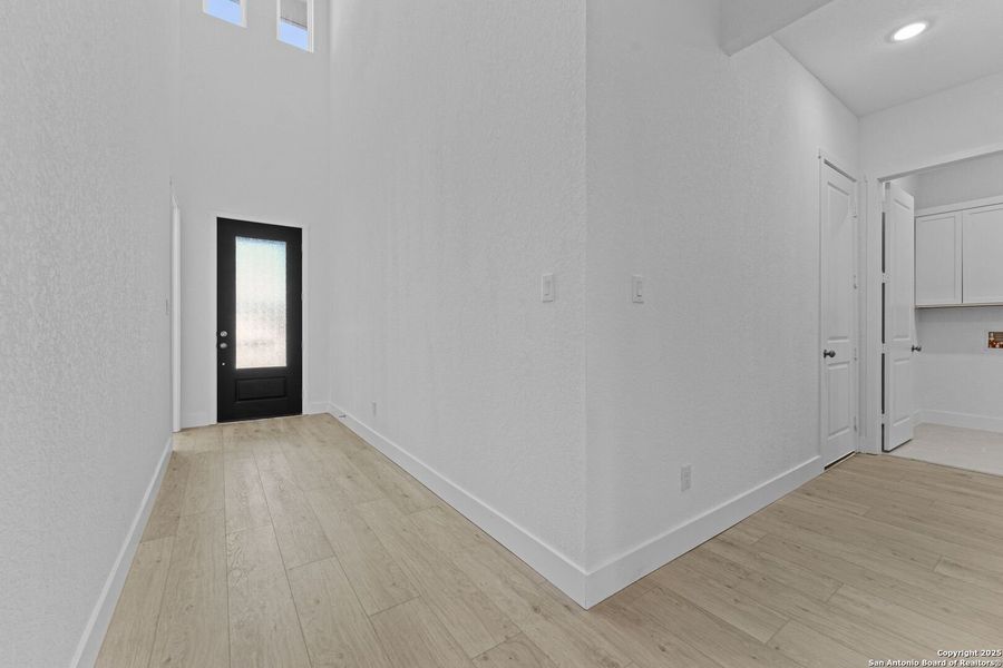 Spacious, unfurnished interior of a new home in , New Braunfels (Image 27).
