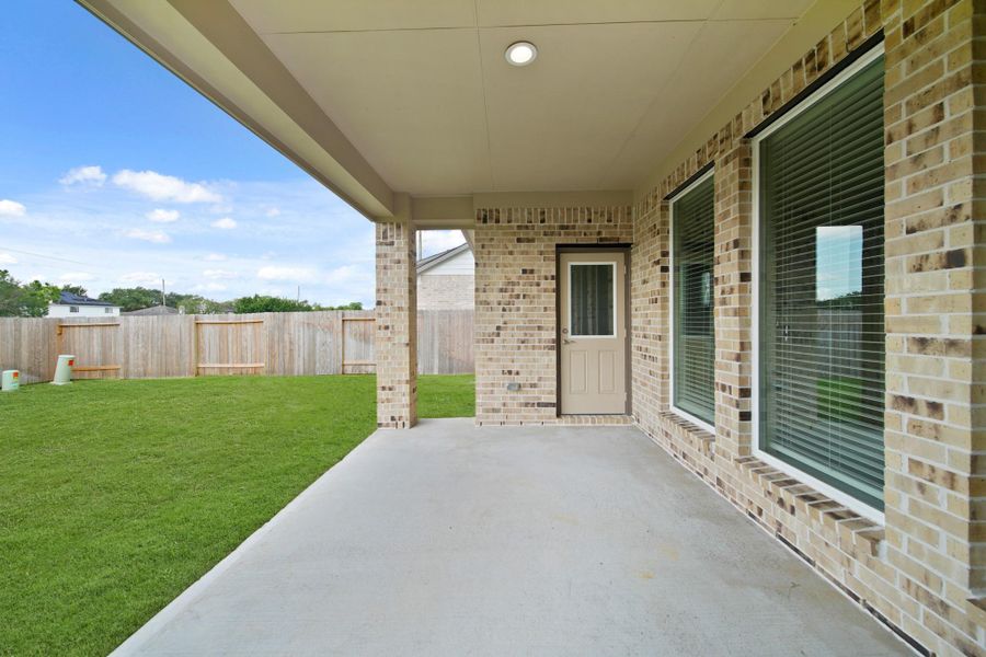 Exterior details and patio area of a home in Morton Creek Ranch, Katy (Image 3).