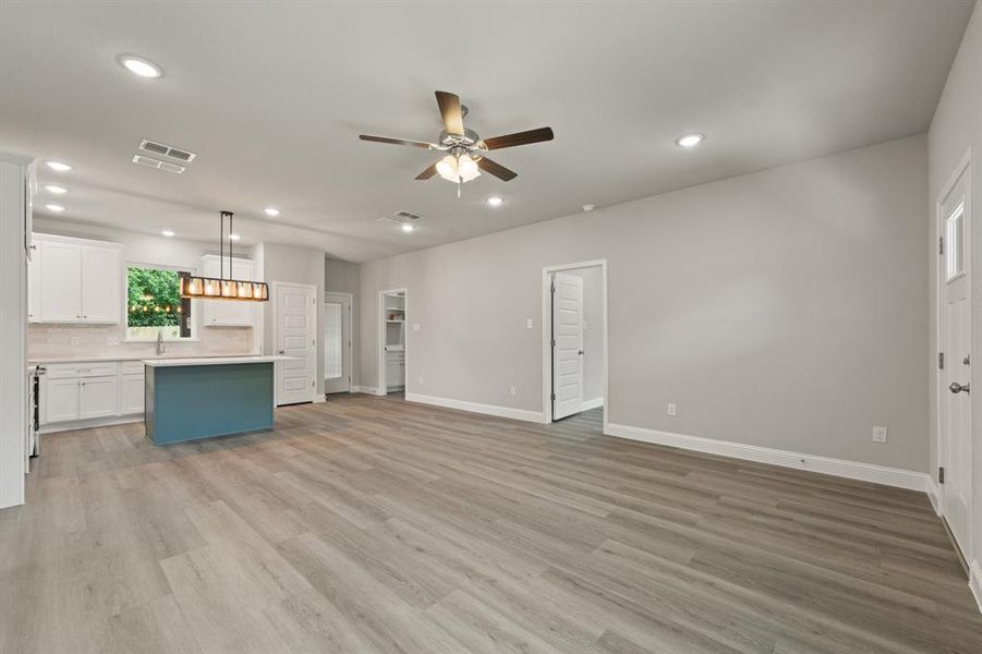 Spacious, unfurnished interior of a new home in , Cleburne (Image 18). Spacious, unfurnished interior of a new home in , Cleburne (Image 18).