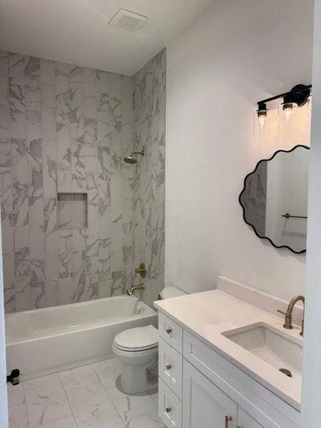 Furnished interior view inside a new home in , Fort Worth (Image 7).