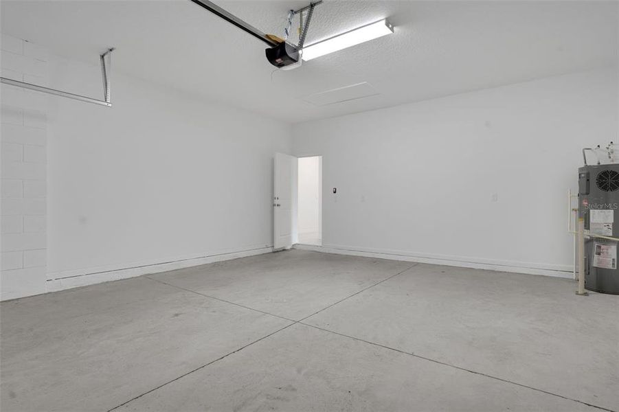 Spacious, unfurnished interior of a new home in Annabelle Estates, Winter Haven (Image 19).