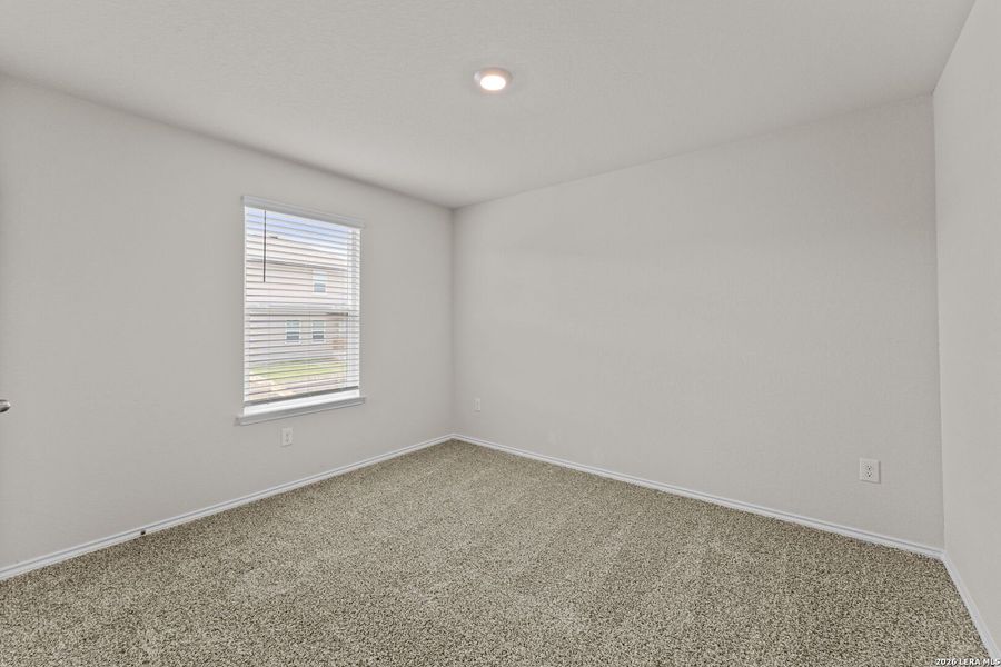 Spacious, unfurnished interior of a new home in Laurel Vistas, San Antonio (Image 14).