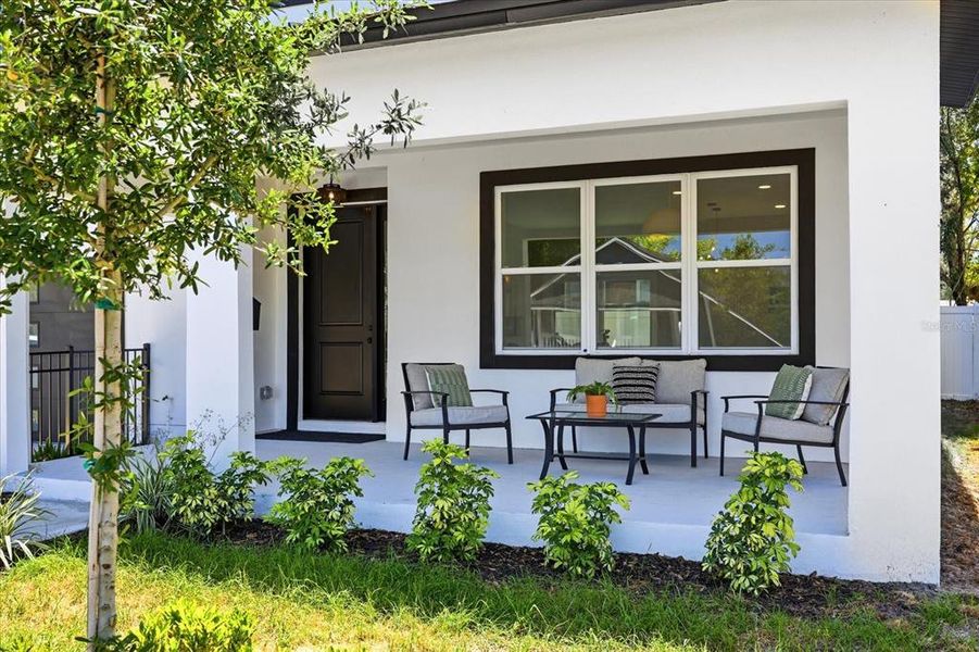 Exterior details and patio area of a home in , St. Petersburg (Image 31).