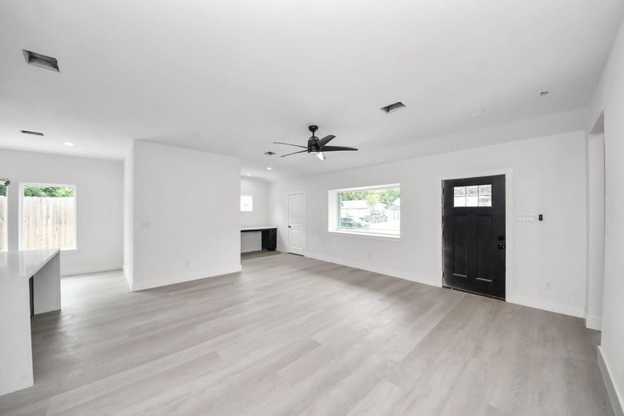 Spacious, unfurnished interior of a new home in , Houston (Image 16).