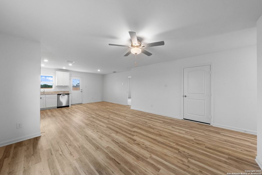 Spacious, unfurnished interior of a new home in Blue Wing, San Antonio (Image 9). Spacious, unfurnished interior of a new home in Blue Wing, San Antonio (Image 9).