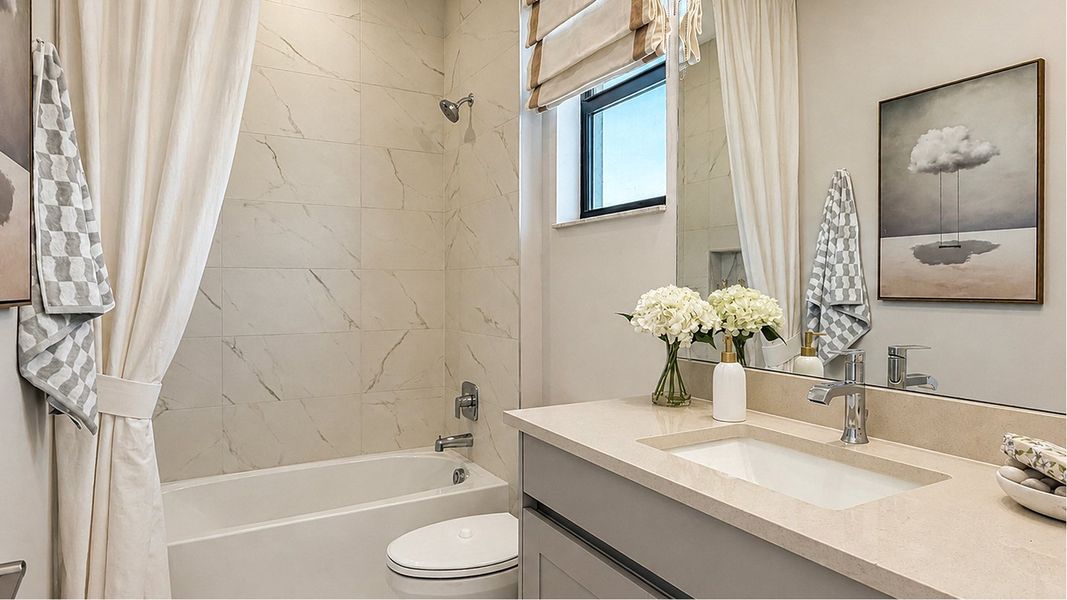4662 Versailles Bath3 F2 Base1