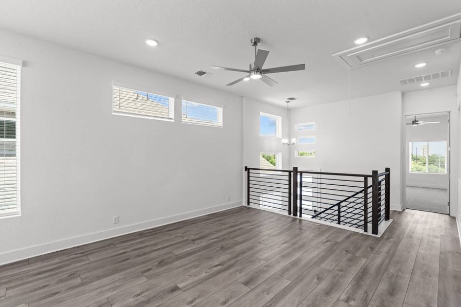 Spacious, unfurnished interior of a new home in Centero at Stone Oak, San Antonio (Image 14).