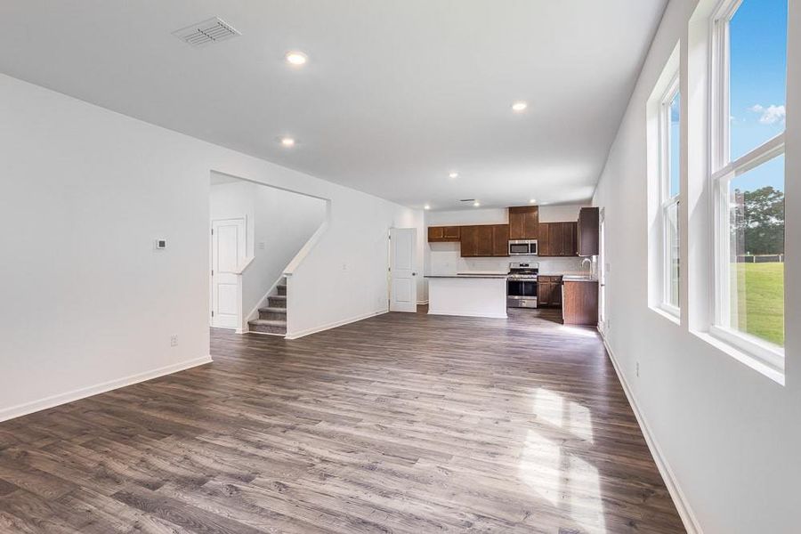 Spacious, unfurnished interior of a new home in Heritage River, Euharlee (Image 8).