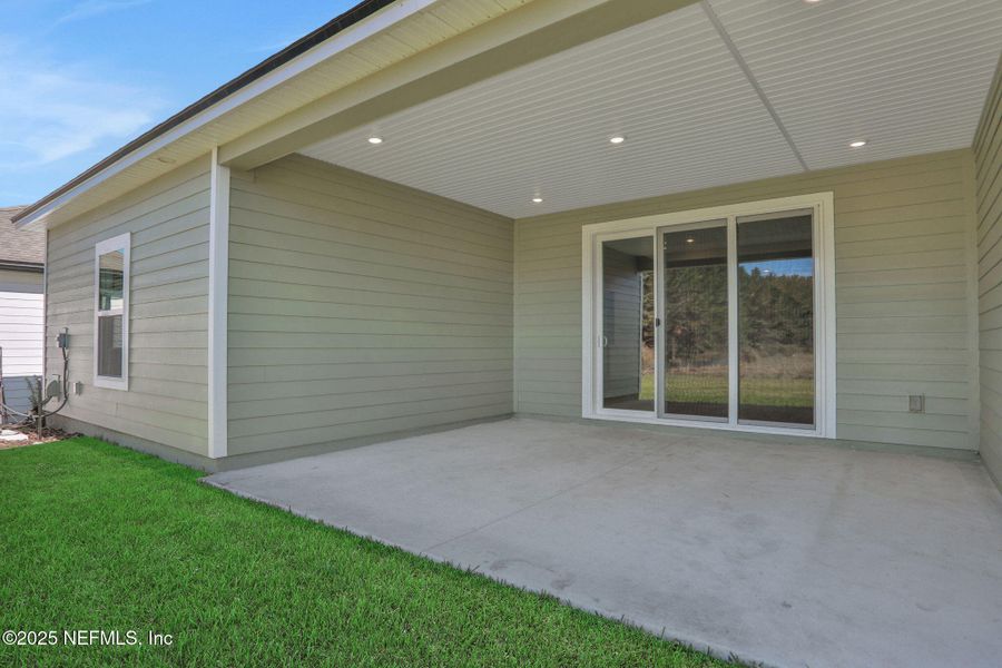 Exterior details and patio area of a home in Hyland Trail, Green Cove Springs (Image 25).