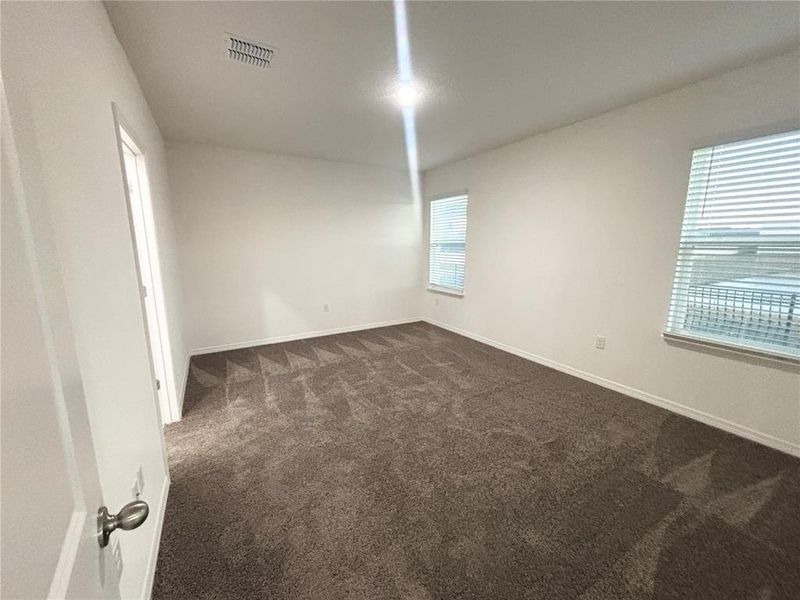 Spacious, unfurnished interior of a new home in Lake Deer Estates, Poinciana (Image 10).