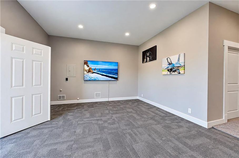 Spacious, unfurnished interior of a new home in , Calhoun (Image 23).