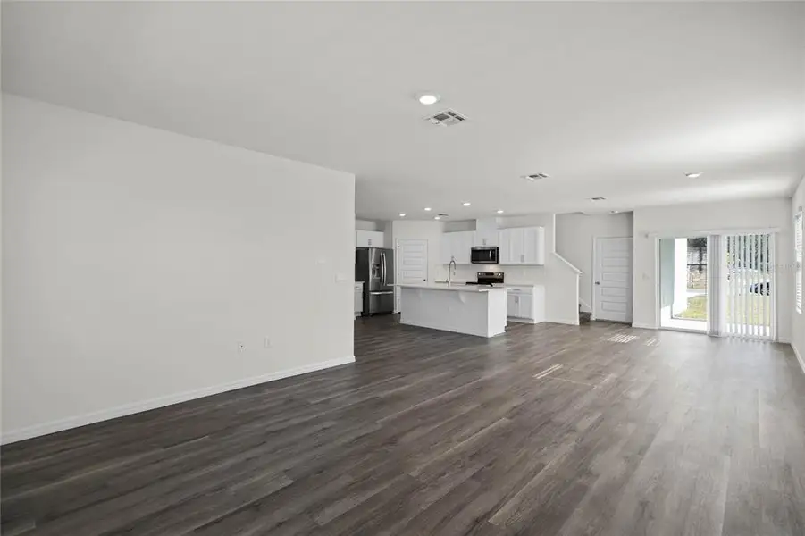 Spacious, unfurnished interior of a new home in Harmony at Lake Eloise, Winter Haven (Image 10). Spacious, unfurnished interior of a new home in Harmony at Lake Eloise, Winter Haven (Image 10).