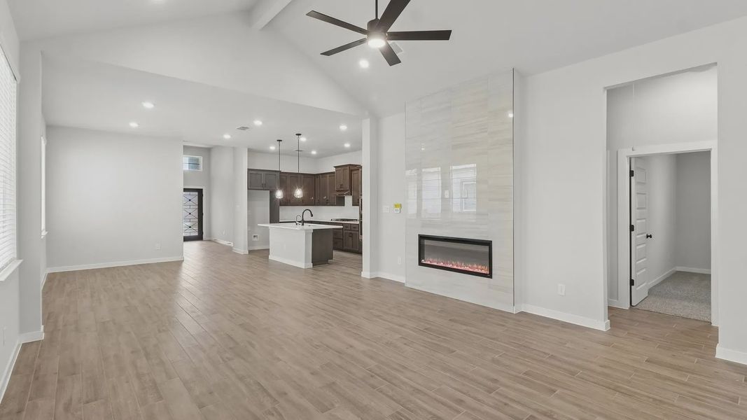 Spacious, unfurnished interior of a new home in Meyer Ranch 45's, New Braunfels (Image 10).