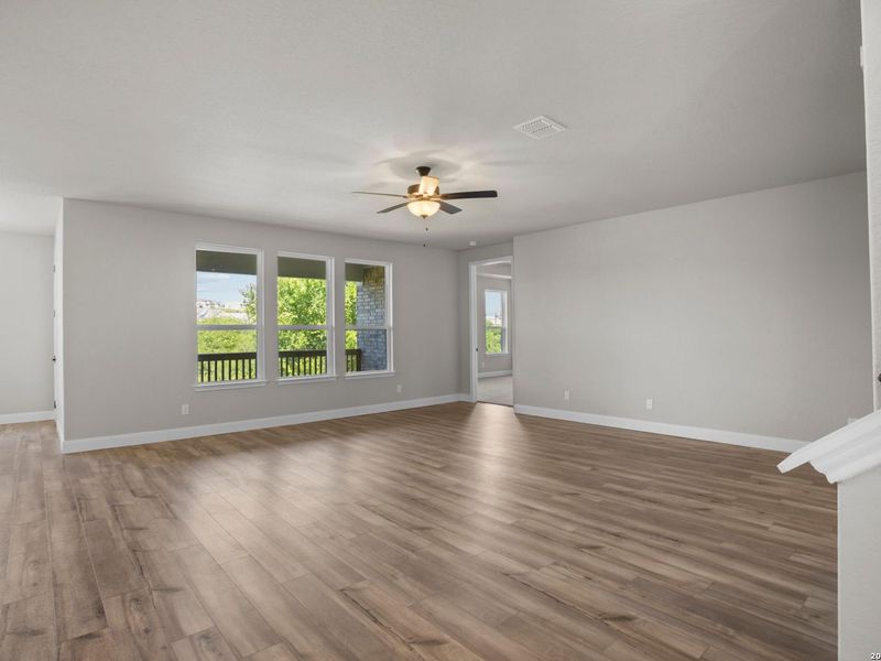 Spacious, unfurnished interior of a new home in Ladera, San Antonio (Image 20).