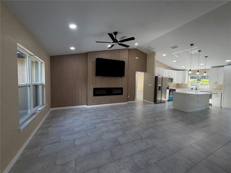 Spacious, unfurnished interior of a new home in , Belleview (Image 25).