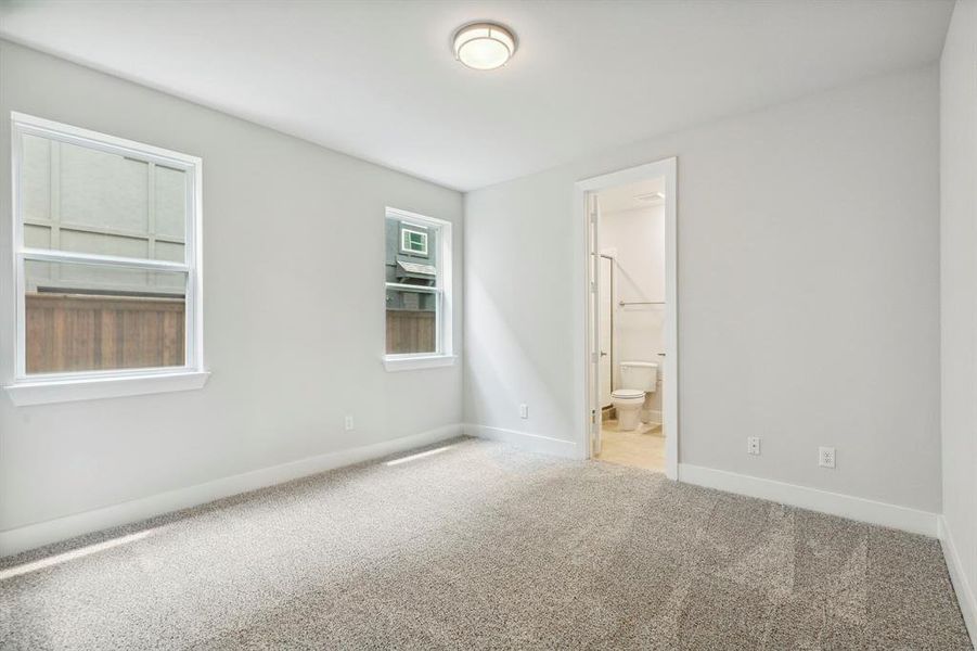 Spacious, unfurnished interior of a new home in SoHo Square, Dallas (Image 16).