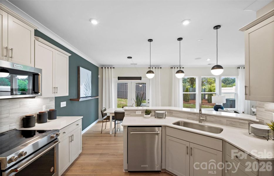 REPRESENTATION PHOTO REPRESENTATION PHOTO