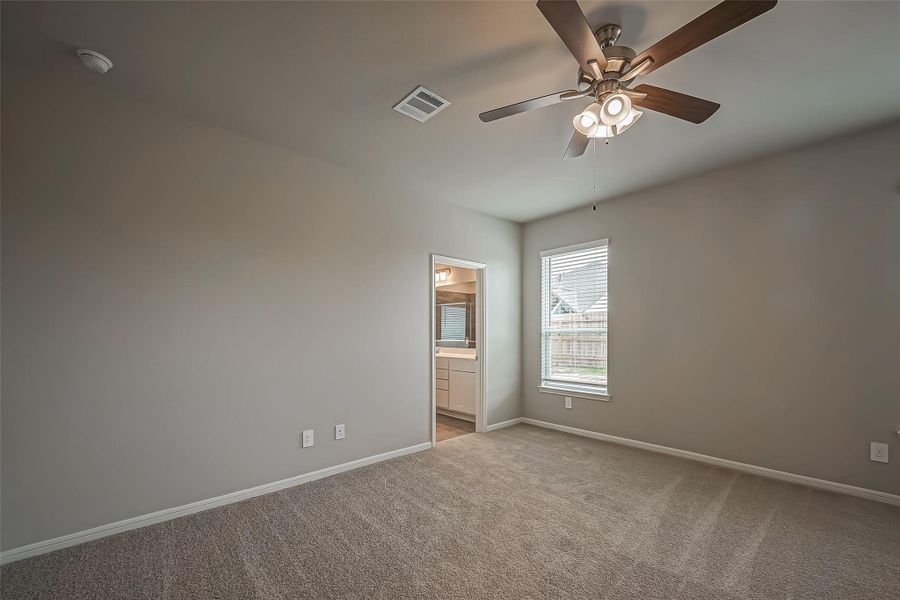 Spacious, unfurnished interior of a new home in Lago Mar, Texas City (Image 26).
