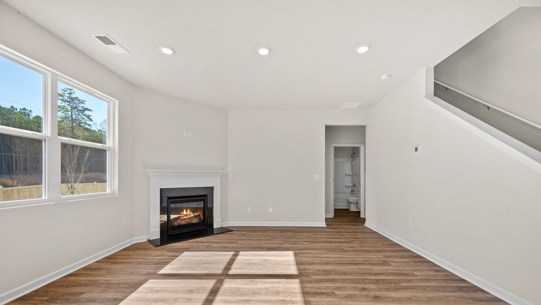 Spacious, unfurnished interior of a new home in Poplar Preserve, Newnan (Image 16).