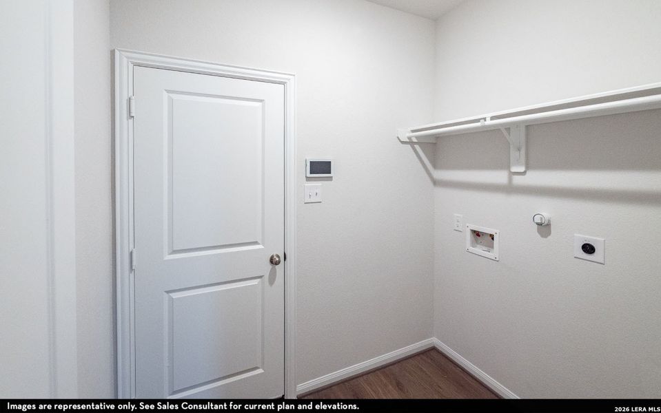 Spacious, unfurnished interior of a new home in Mesa Vista, Von Ormy (Image 6).