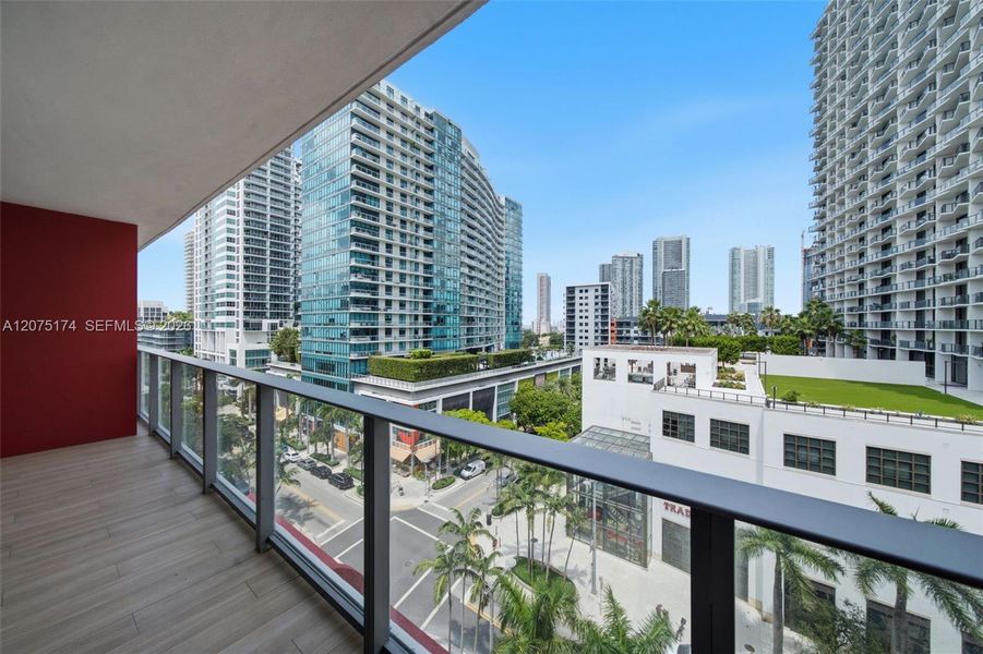 Condo located in Miami, FL showcasing its design and architecture (Image 2). Condo located in Miami, FL showcasing its design and architecture (Image 2).