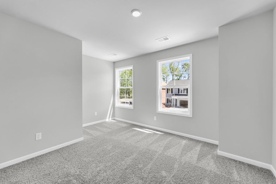 Spacious, unfurnished interior of a new home in Central Creek, Goose Creek (Image 14).
