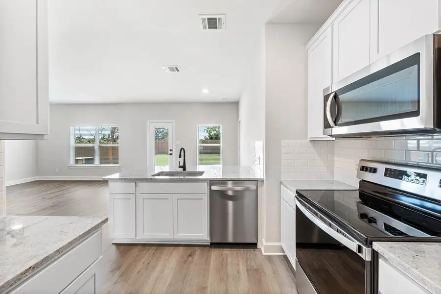 Furnished interior view inside a new home in Southaven, Hutchins (Image 3).