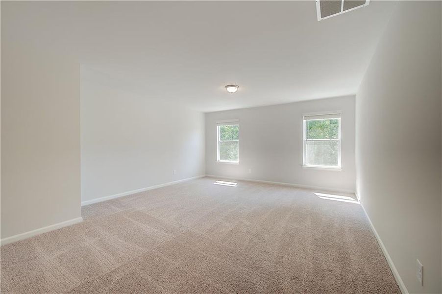 Spacious, unfurnished interior of a new home in Grandview at Millers Mill, Stockbridge (Image 13).
