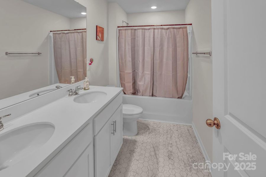 Furnished interior view inside a new home in Calvin Creek, Troutman (Image 6).