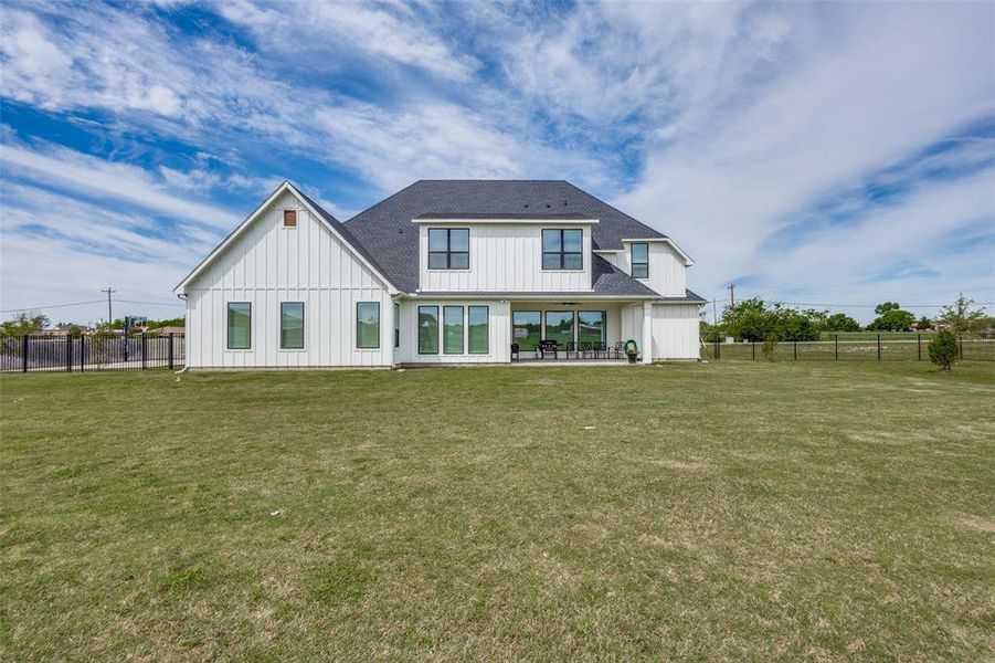 Exterior details and patio area of a home in , Van Alstyne (Image 21).