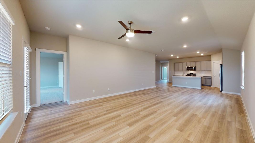 Spacious, unfurnished interior of a new home in Yowell Ranch, Killeen (Image 15).