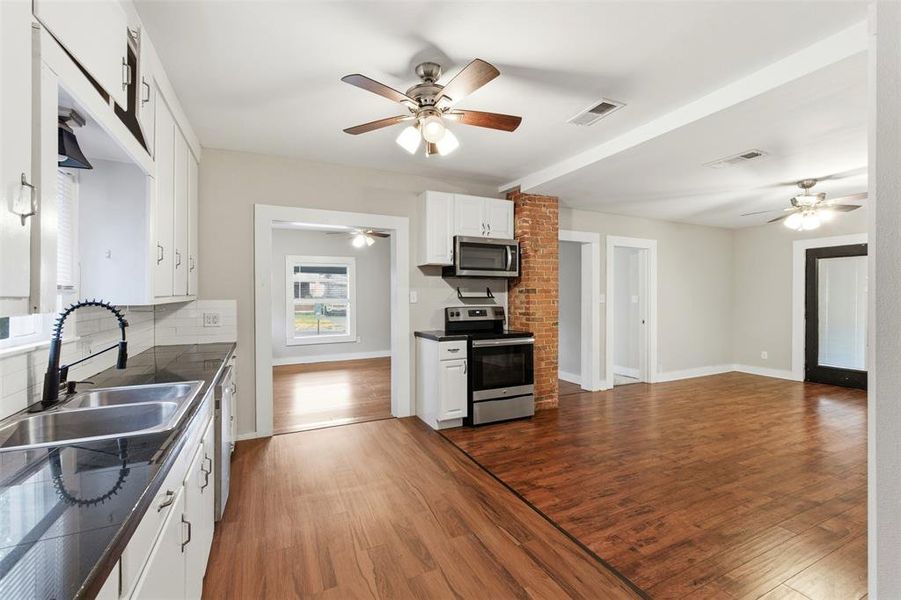Furnished interior view inside a new home in , Cleburne (Image 4).
