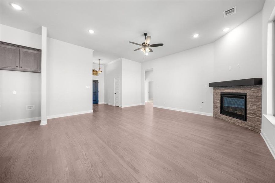 Spacious, unfurnished interior of a new home in , Waxahachie (Image 20).