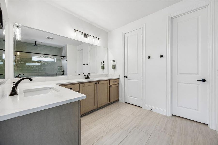 Furnished interior view inside a new home in , Prosper (Image 24).