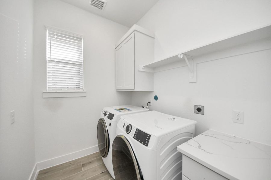 Washer, dryer and fridge included! Washer, dryer and fridge included!