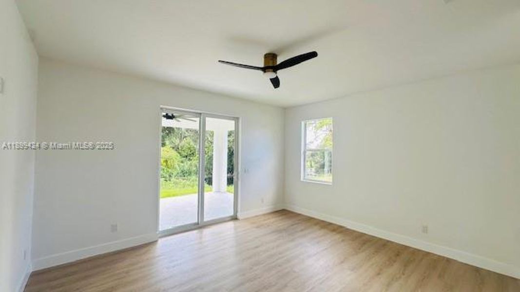 Spacious, unfurnished interior of a new home in , Lake Placid (Image 15).
