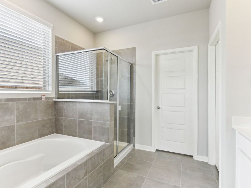 Primary suite bathroom in the Matador floorplan at a Meritage Homes community.
