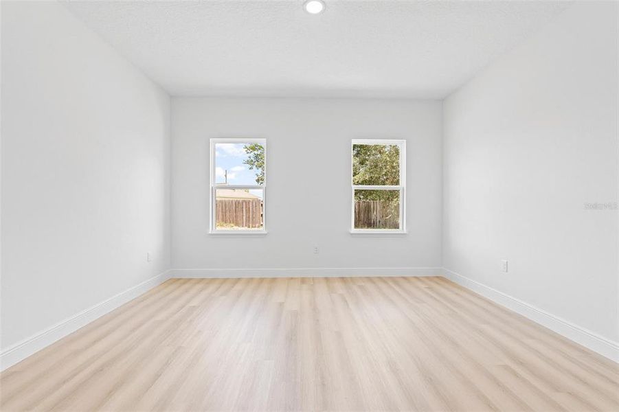 Spacious, unfurnished interior of a new home in , Ocala (Image 28).