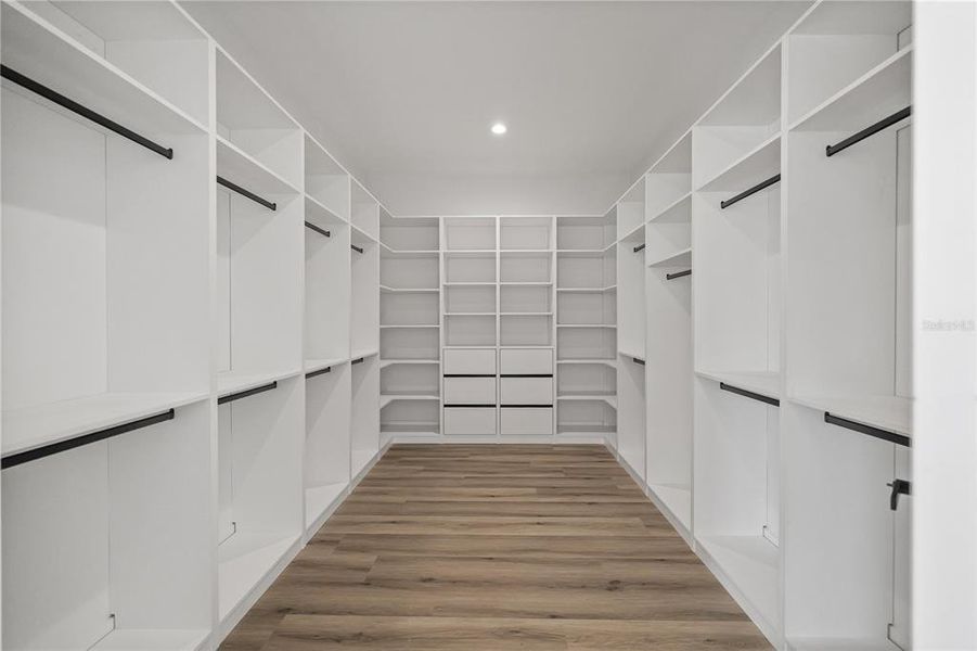 Spacious, unfurnished interior of a new home in , Tampa (Image 40).