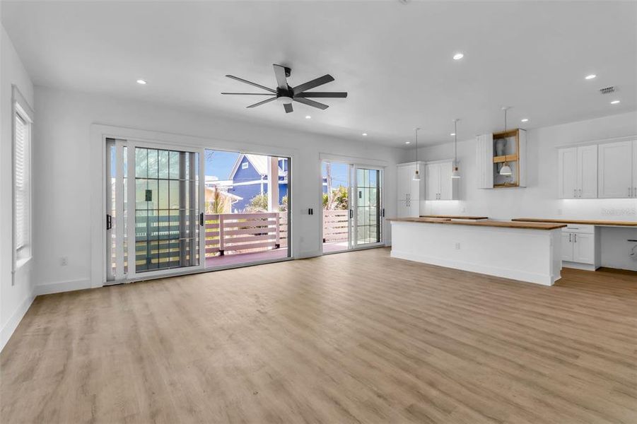 Spacious, unfurnished interior of a new home in , Bradenton Beach (Image 41).