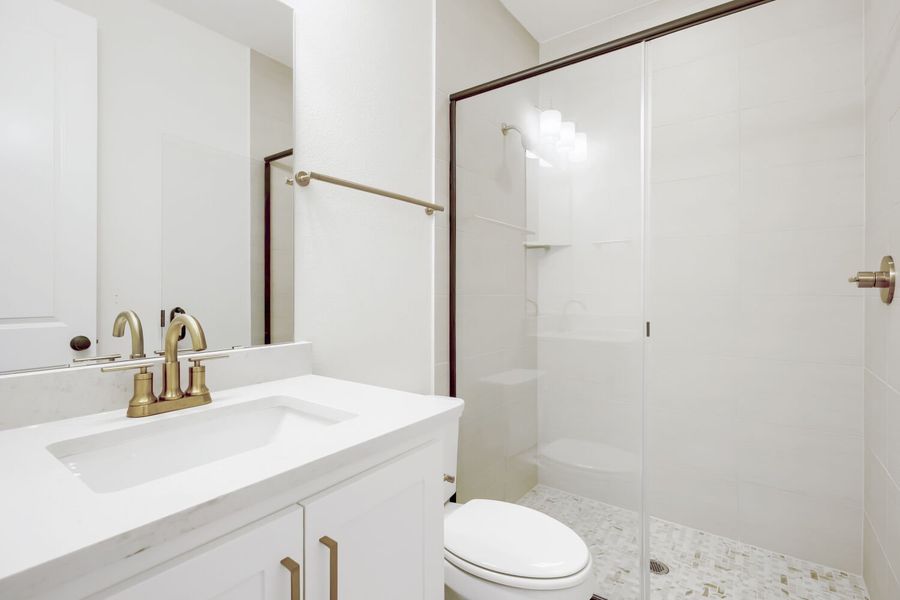 2610 Acie - Full Bathroom 2610 Acie - Full Bathroom