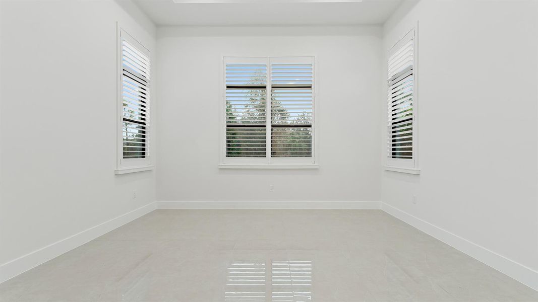 Spacious, unfurnished interior of a new home in Artistry Palm Beach, Palm Beach Gardens (Image 10).