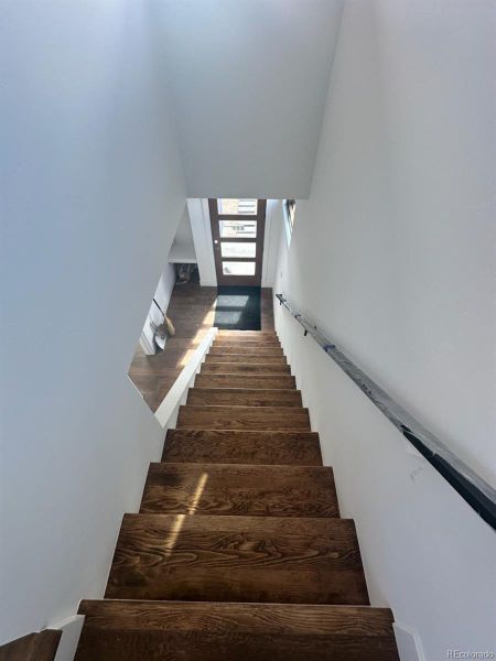 Spacious, unfurnished interior of a new home in , Buena Vista (Image 4).