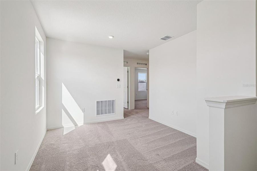 Spacious, unfurnished interior of a new home in Eagle Hammock, Eagle Lake (Image 29).