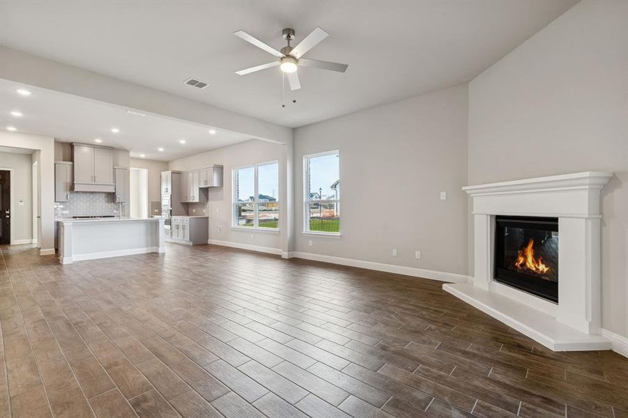 Spacious, unfurnished interior of a new home in Venetian, Weston (Image 11).