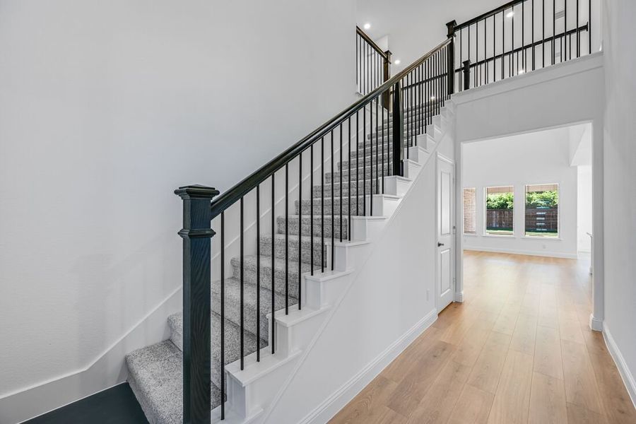 Spacious, unfurnished interior of a new home in South Oak 50s, Oak Point (Image 22).