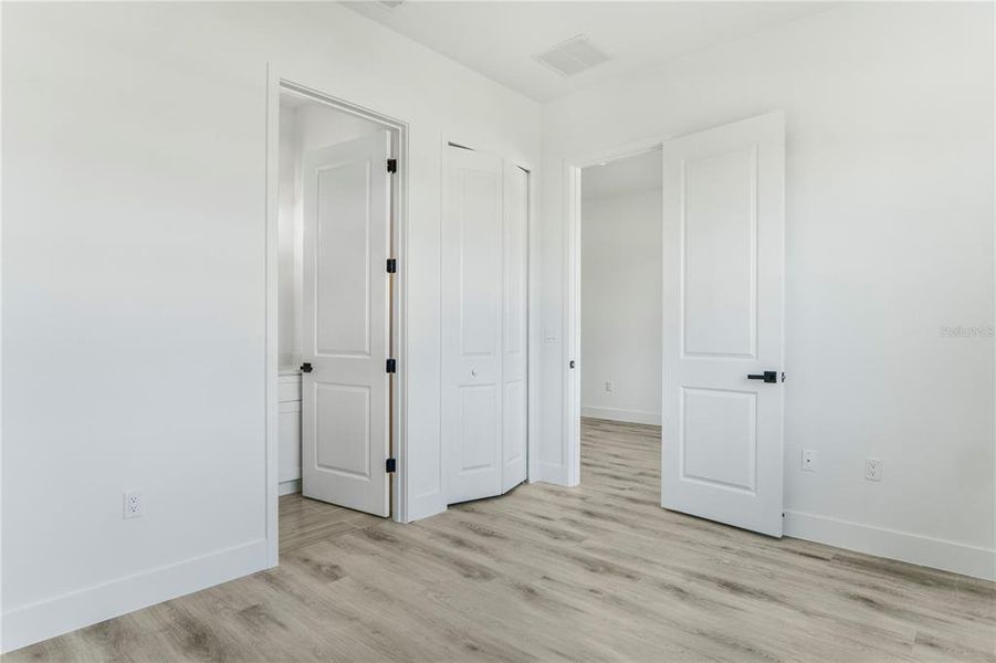 Spacious, unfurnished interior of a new home in , Ocala (Image 46).