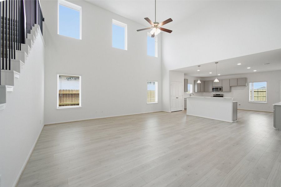 Spacious, unfurnished interior of a new home in Ashland, Texas City (Image 23).