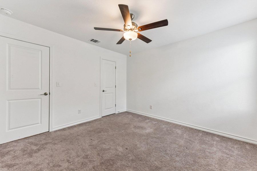 Spacious, unfurnished interior of a new home in Stonewall Ranch, Liberty Hill (Image 35).